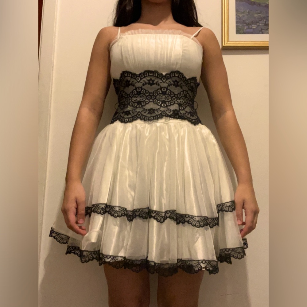 white and black corset short dress 
waist slimming,girls 14 fits like a womens 2